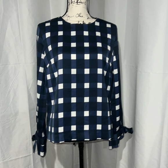 Banana Republic Tops - BANANA REPUBLIC GINGHAM VENTED TIE-CUFF TOP